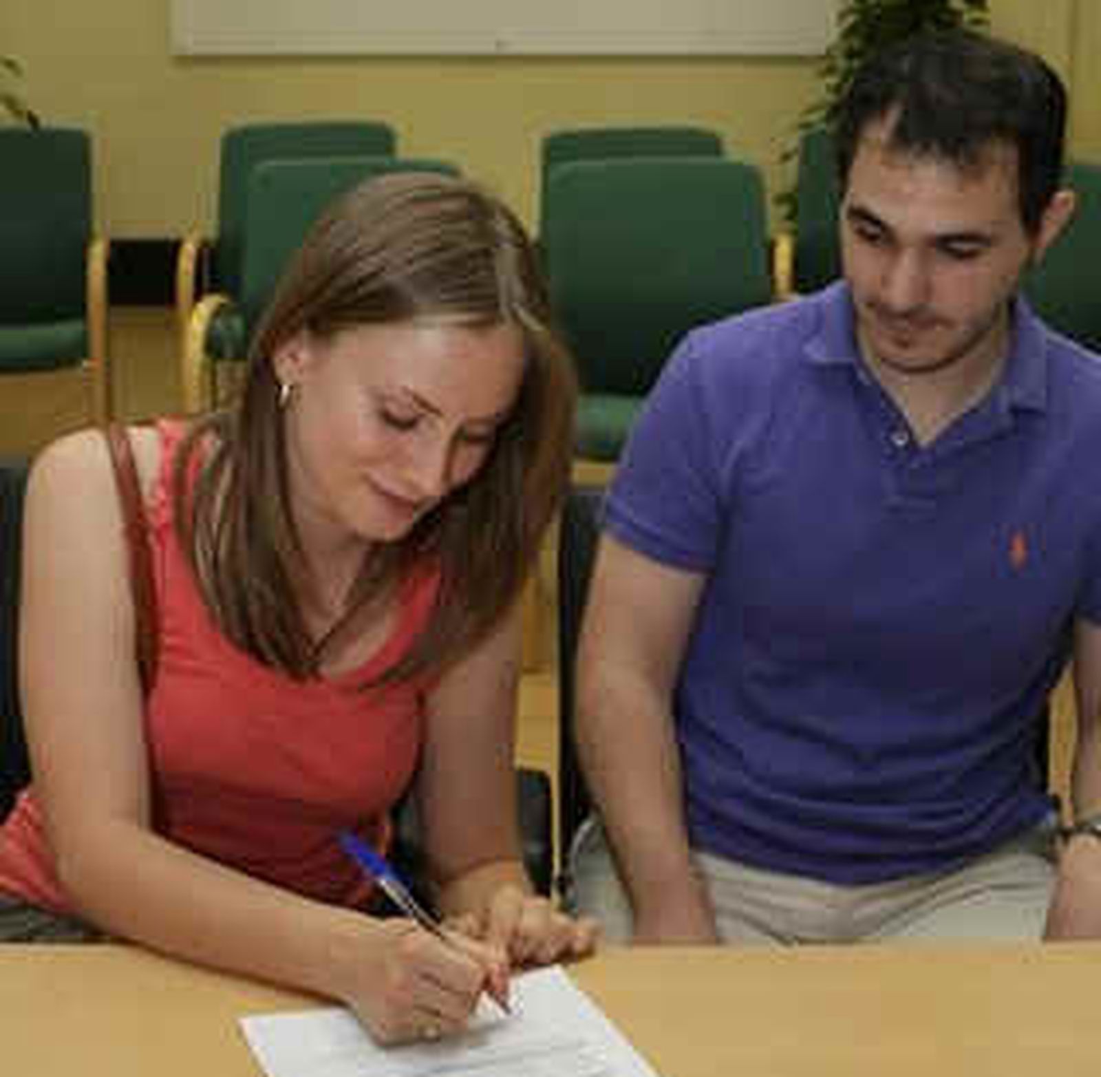 Más de 2.100 parejas madrileñas se han constituido como pareja de hecho