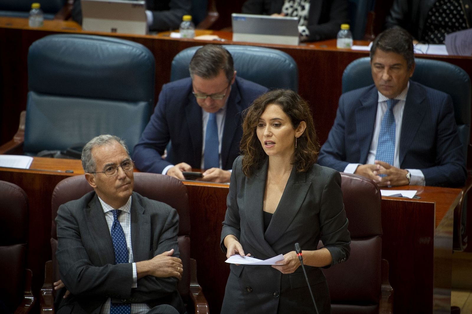 La presidenta de la Comunidad de Madrid, Isabel Díaz Ayuso, junto al vicepresidente Enrique Ossorio