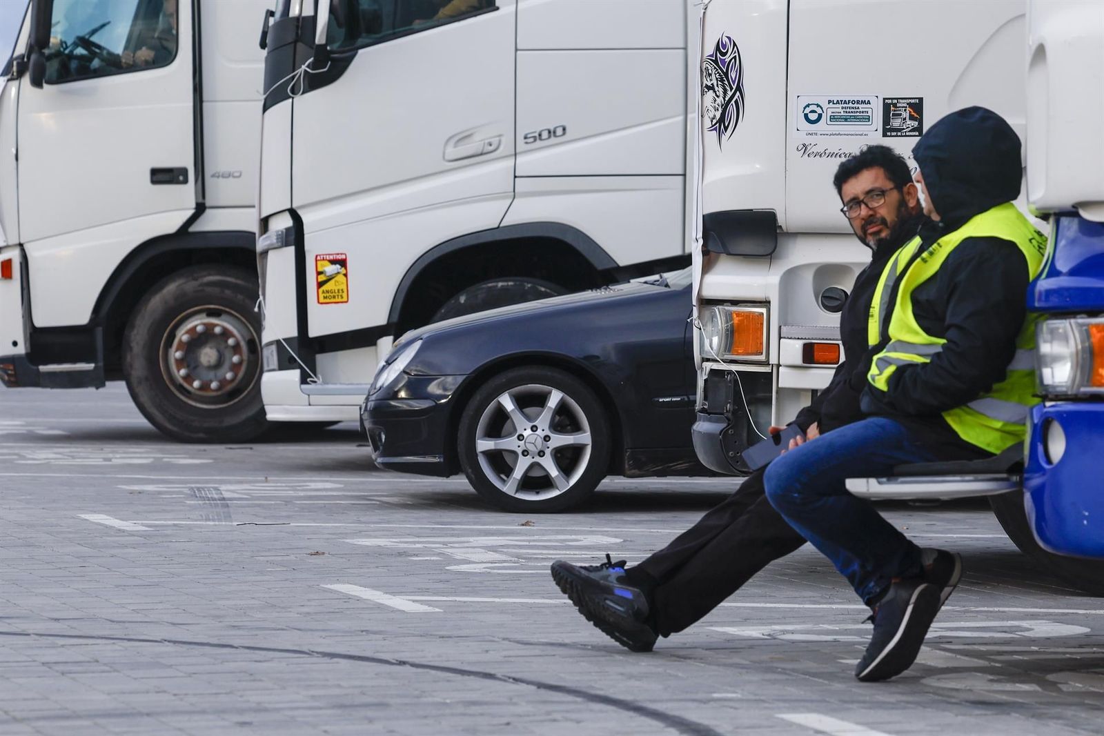 Los transportistas en huelga amenazan con una "Navidad a oscuras"