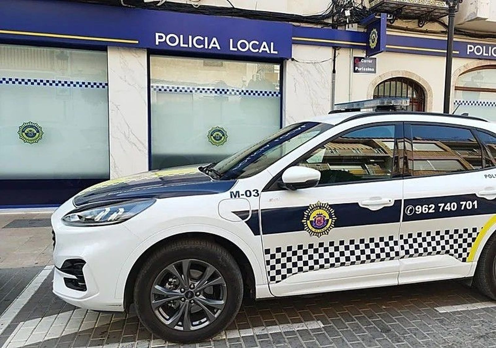 Vehículo y dependencias de la Policía Local de l'Eliana (Valencia)