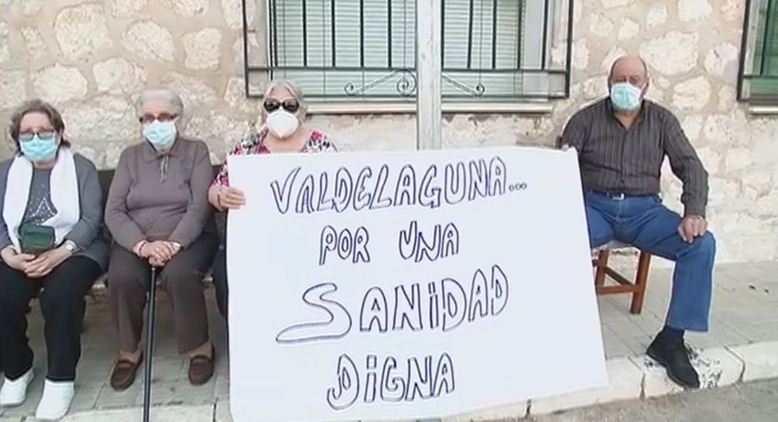 Valdelaguna sale a la calle para pedir que abran el consultorio médico