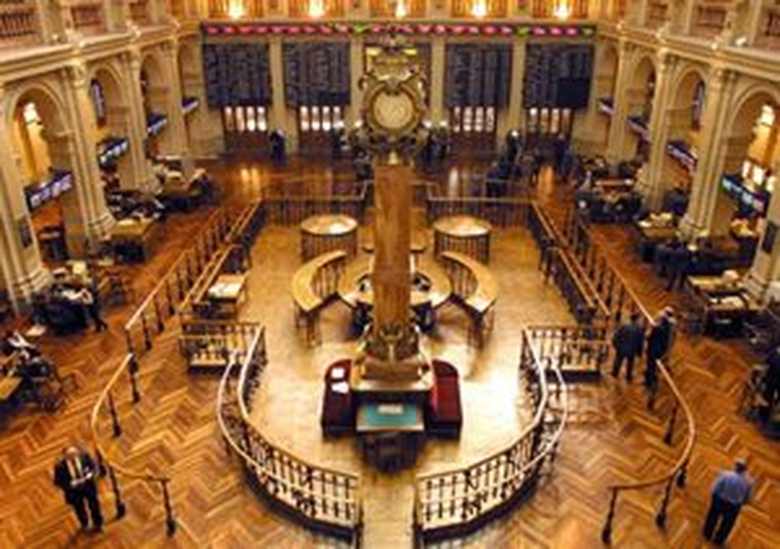 La bolsa cae por la desconfianza en España
