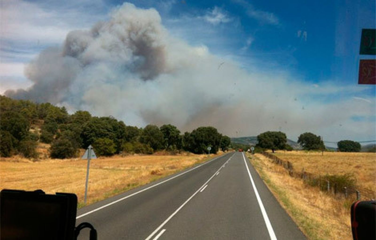 El incendio en Robledo de Chavela y Valdemaqueda provocó el corte de tres carreteras