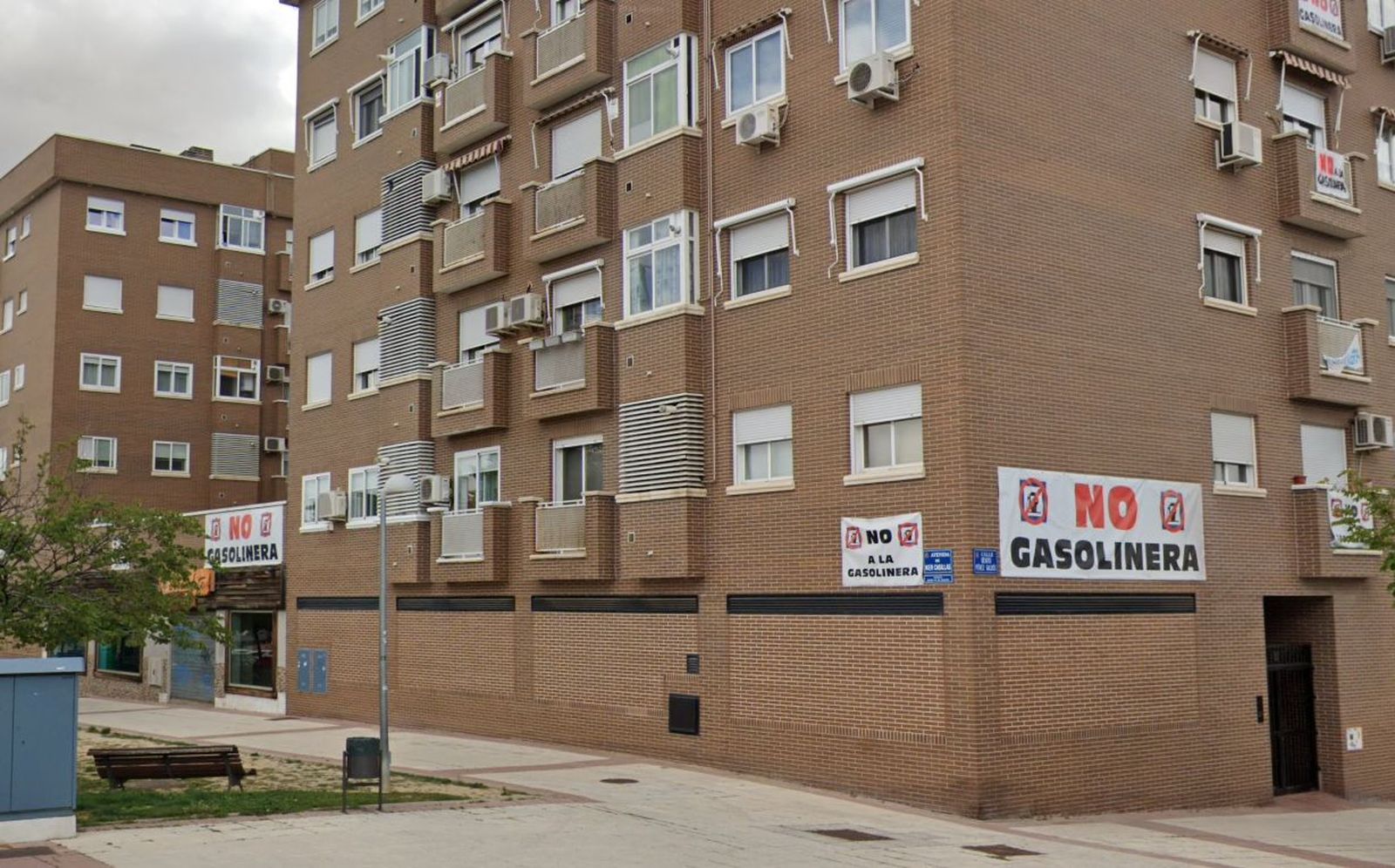 Edificio residencial frente a los terrenos de la gasolinera de El Soto de Móstoles