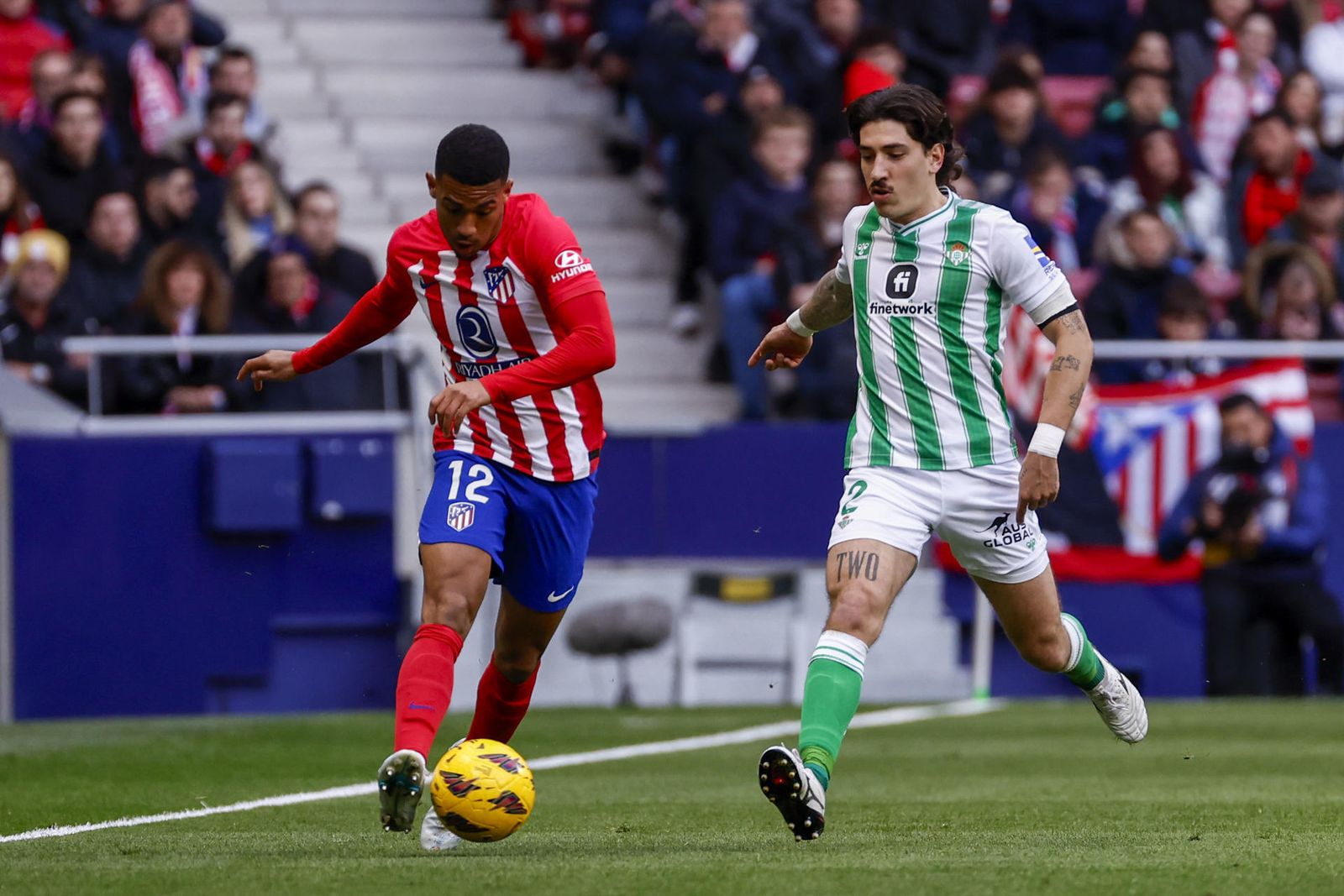 Samuel Lino ante el Betis