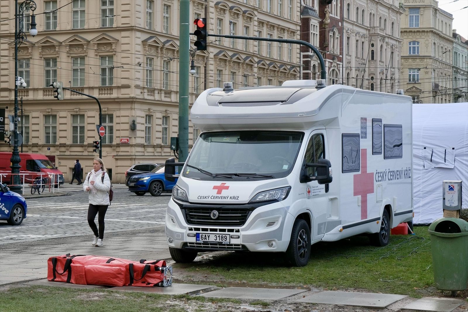 Una ambulancia en el centro de Praga