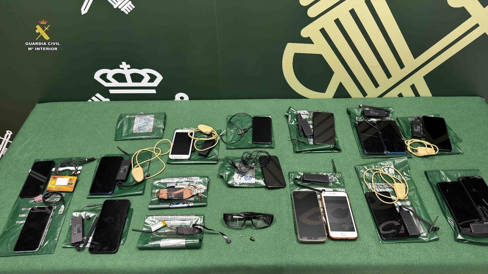 Gafas inteligentes para copiar en el examen de conducir: detectan en España un fraude inédito