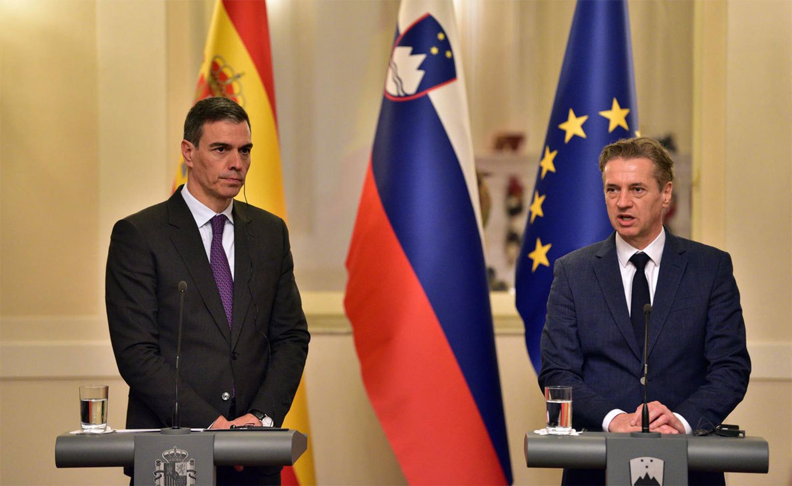 El primer ministro esloveno dice junto a Sánchez que  reconocerá a Palestina pero cuando haya más consenso