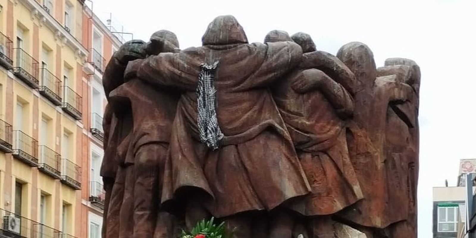 Monumento a los abogados de Atocha, en la plaza de Antón Martín de Madrid