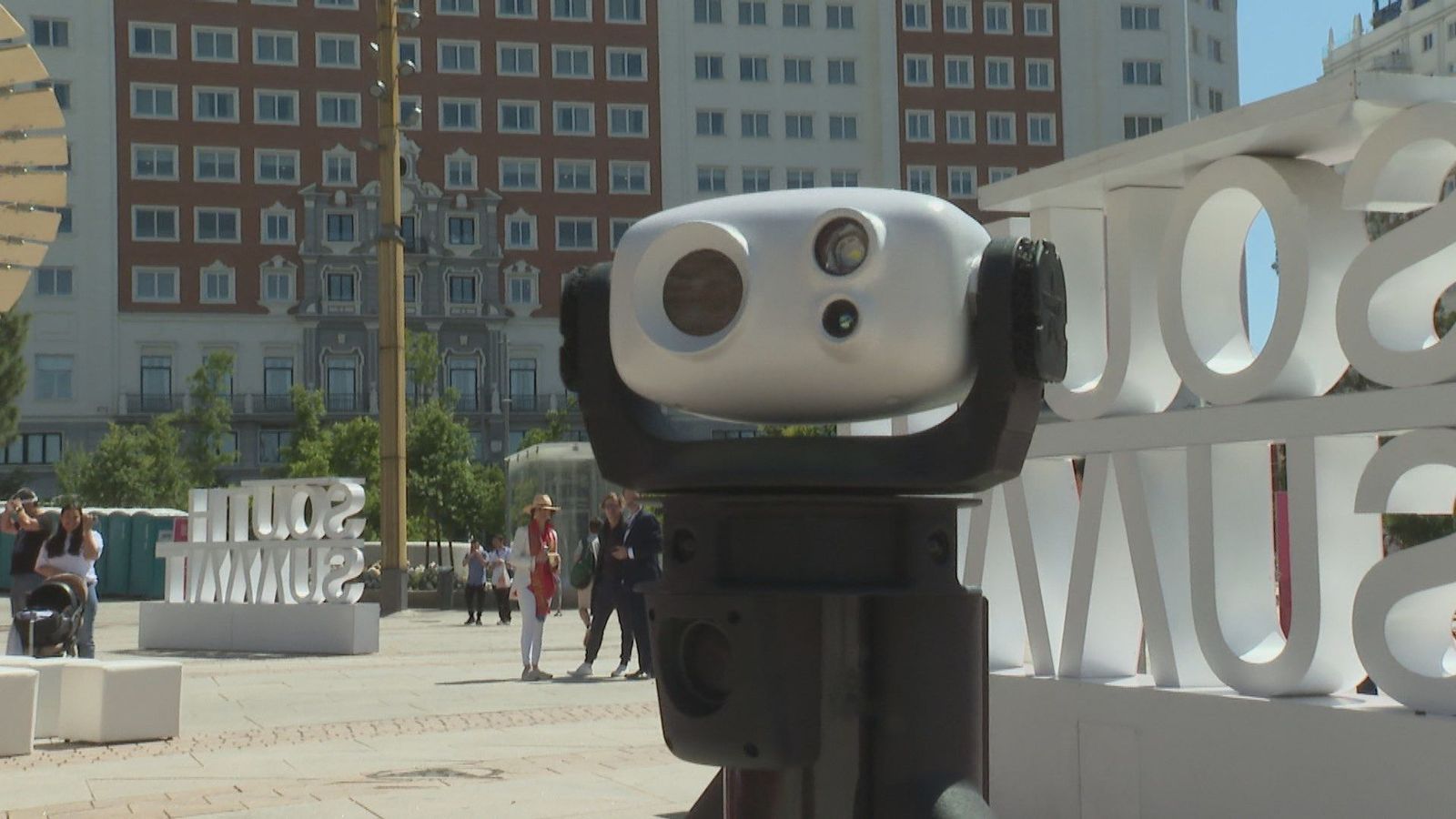 El Street Fest 2024 llena la Plaza de España de robots, inteligencia artificial y últimas tecnologías