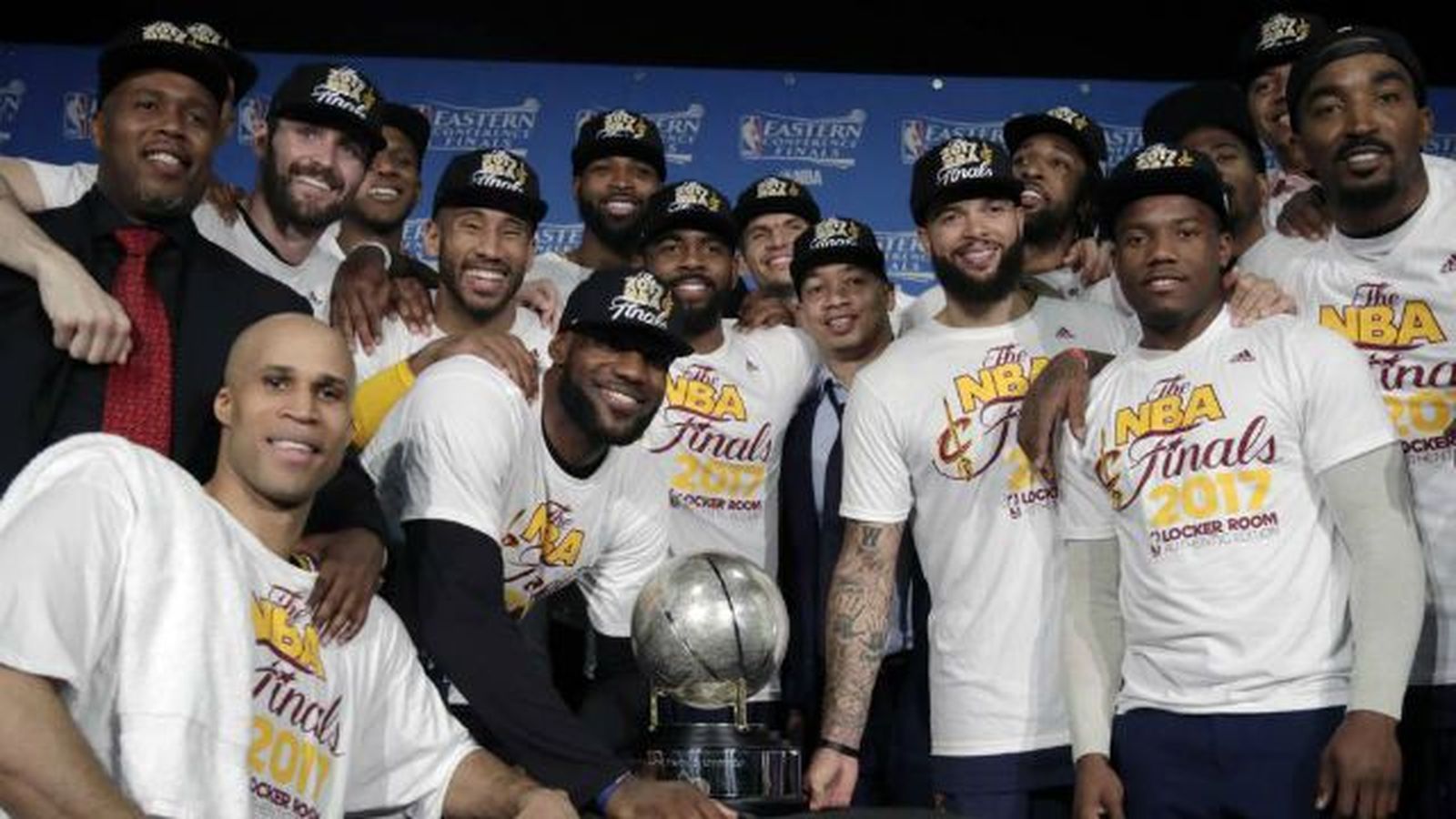 LeBron James supera a Jordan y los Cavs disputarán Finales contra los Warriors