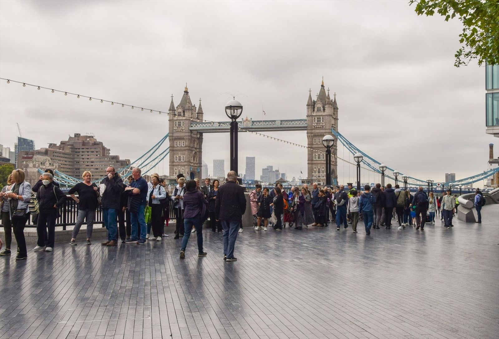 Más de 14 horas de espera para poder despedirse de Isabel II en Westminster