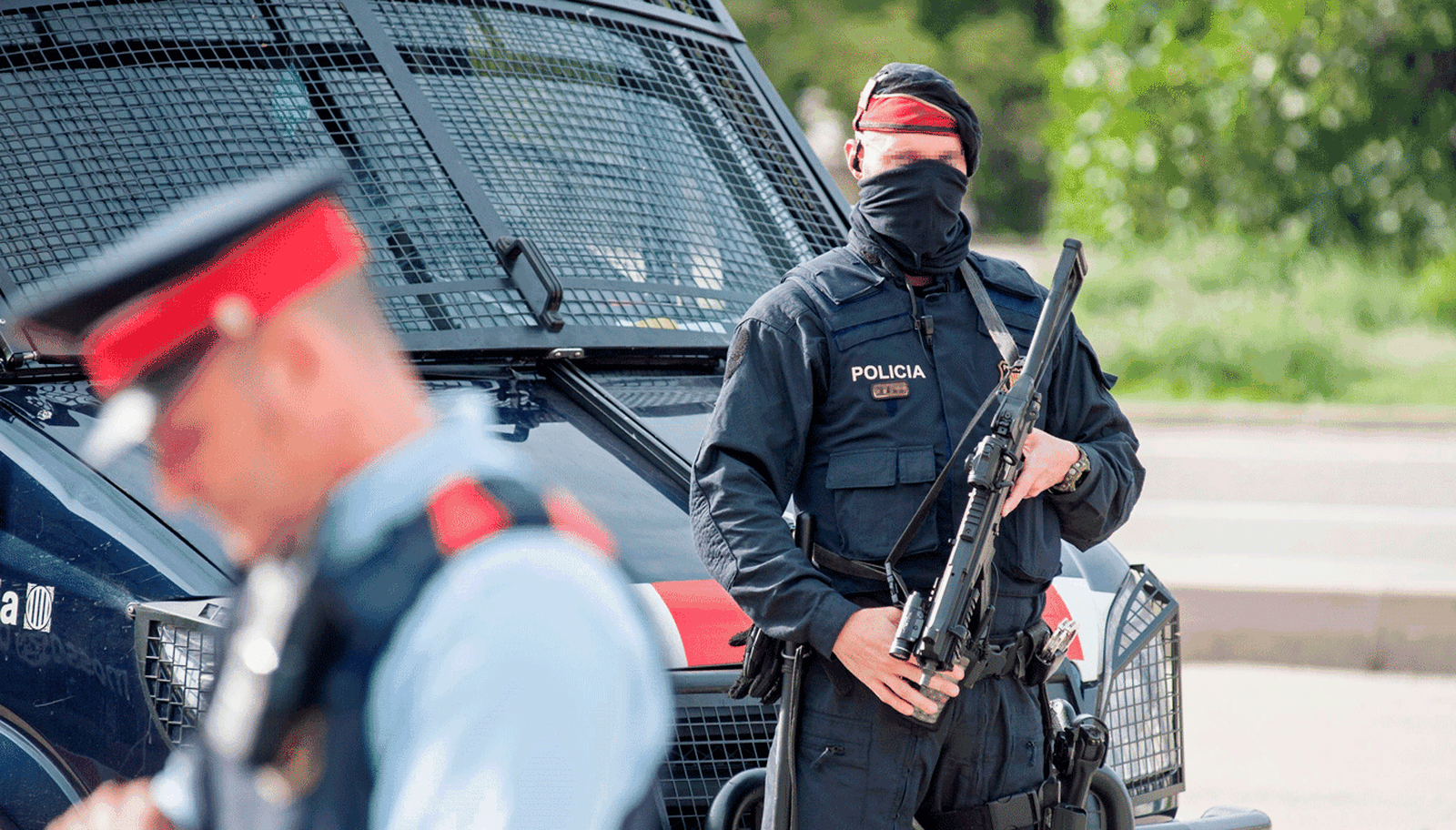 Los Mossos impiden a los CDR cortar el tráfico en la frontera con Francia