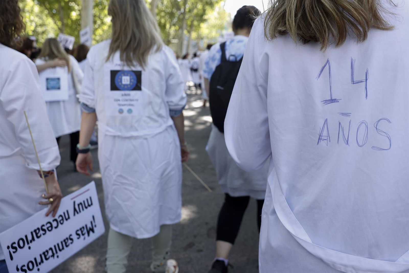 Algunos de los manifestantes del primer día de huelga de médicos especialistas en Madrid