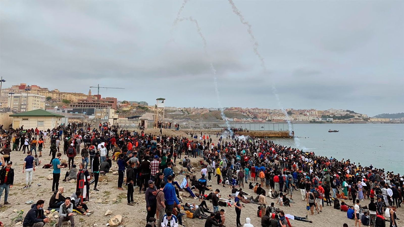 Ceuta recibe en un solo día un número de migrantes equivalente al de cinco meses