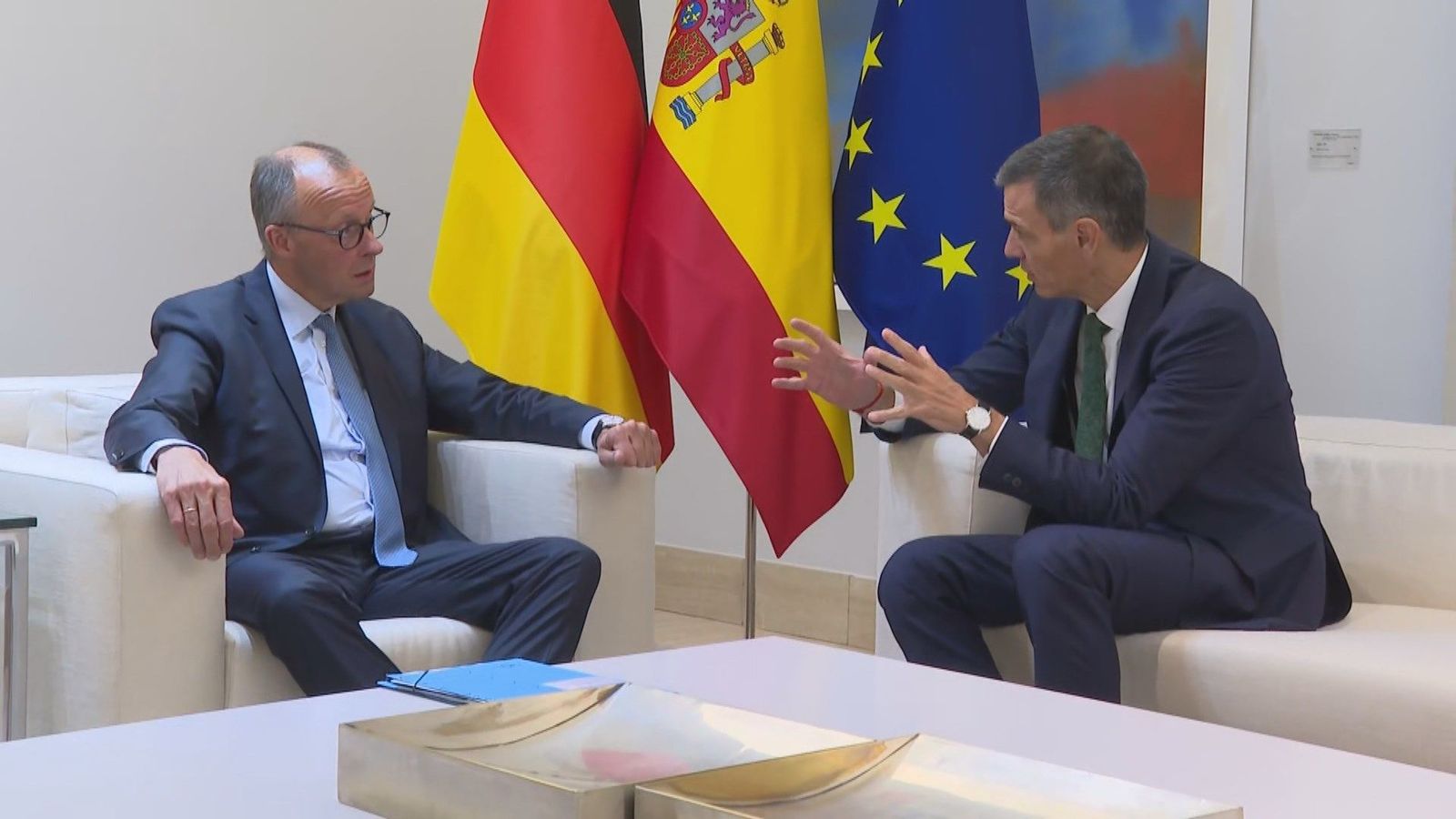 Sánchez y Merz exhiben sus diferencias sobre Israel y el uso del catalán en la UE