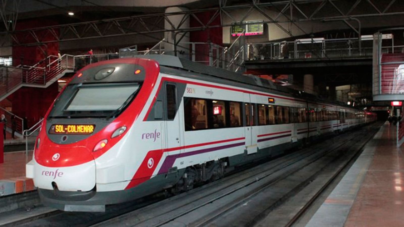Tren de Cercanías en la estación de Atocha