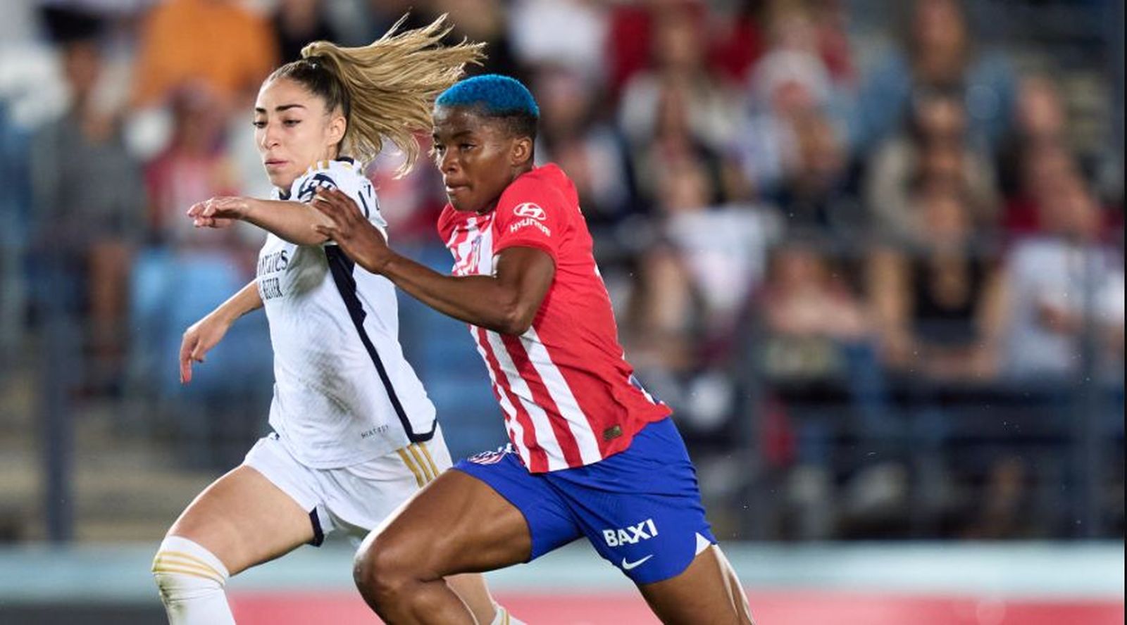 Olga Carmona y Rasheedat Ajibade