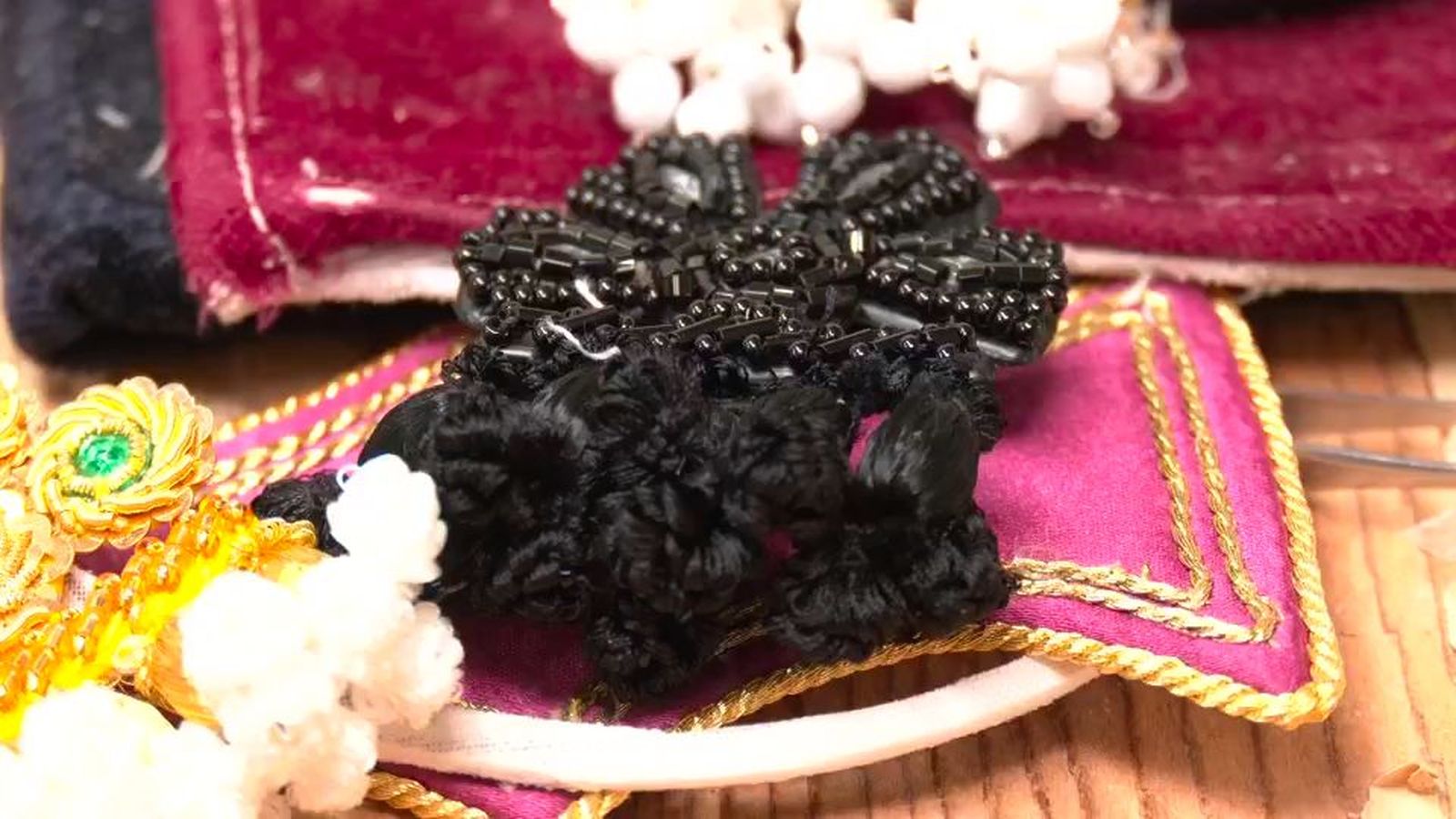 Así es la confección de toda una joya taurina: el traje de luces