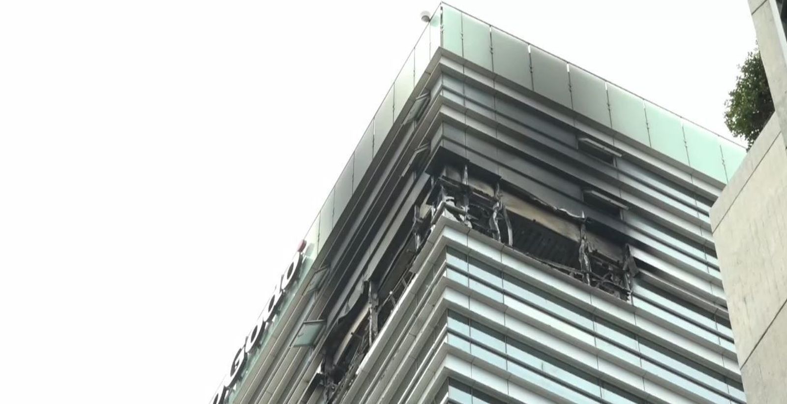Un incendio ya extinguido afecta de madrugada la Torre Godó de Barcelona