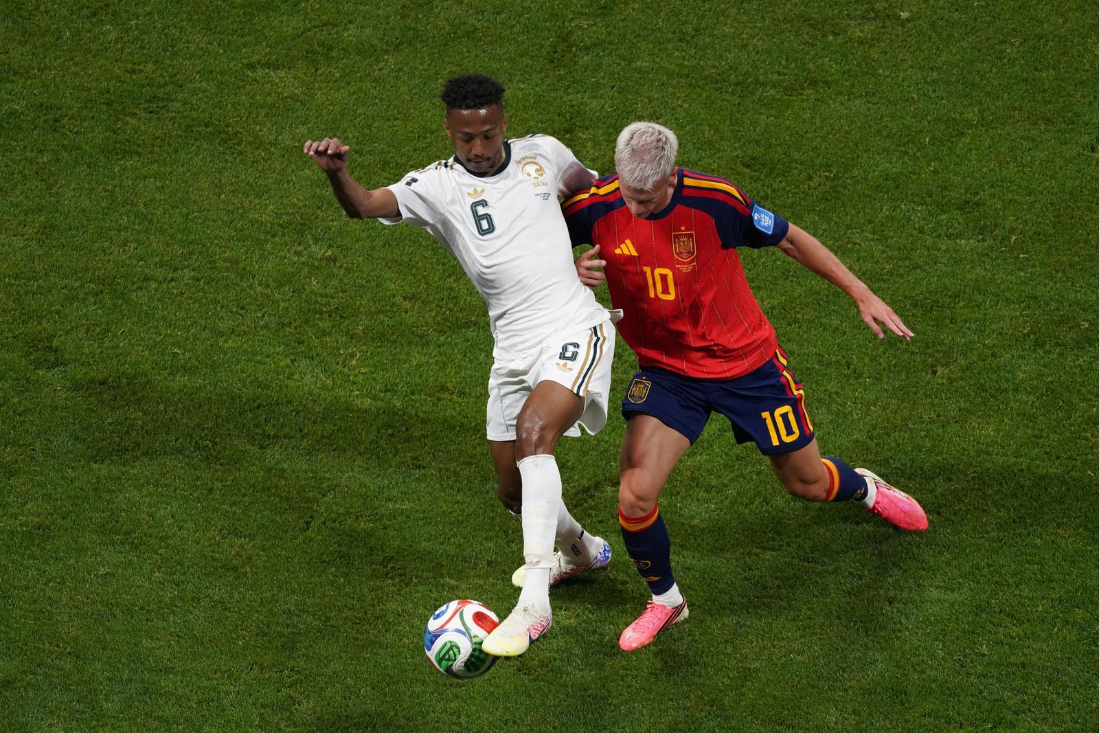 Dani Olmo ante Arabia