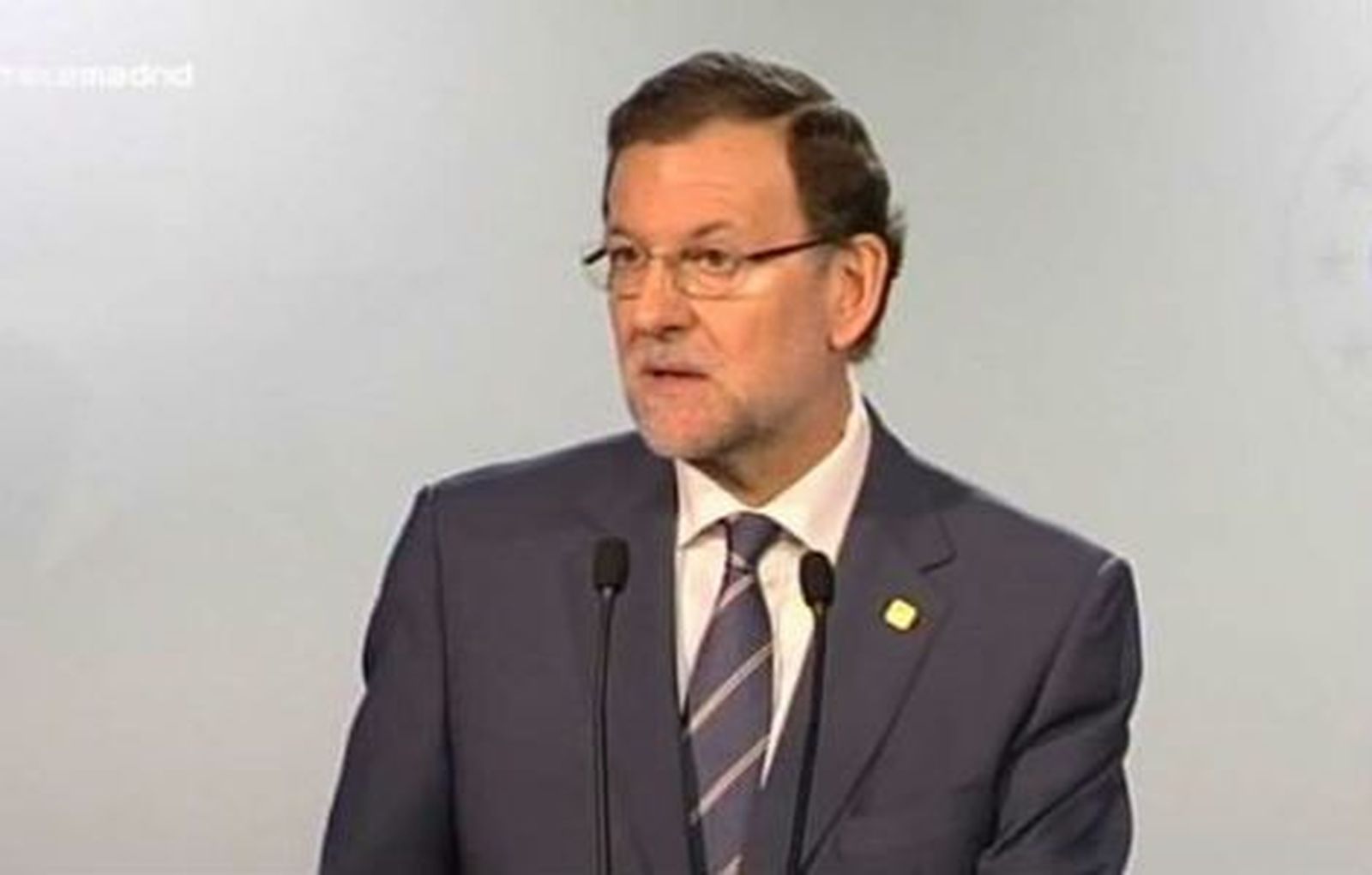 Rajoy descarta reformar la Constitución que Rubalcaba ofrece a Mas por la consulta