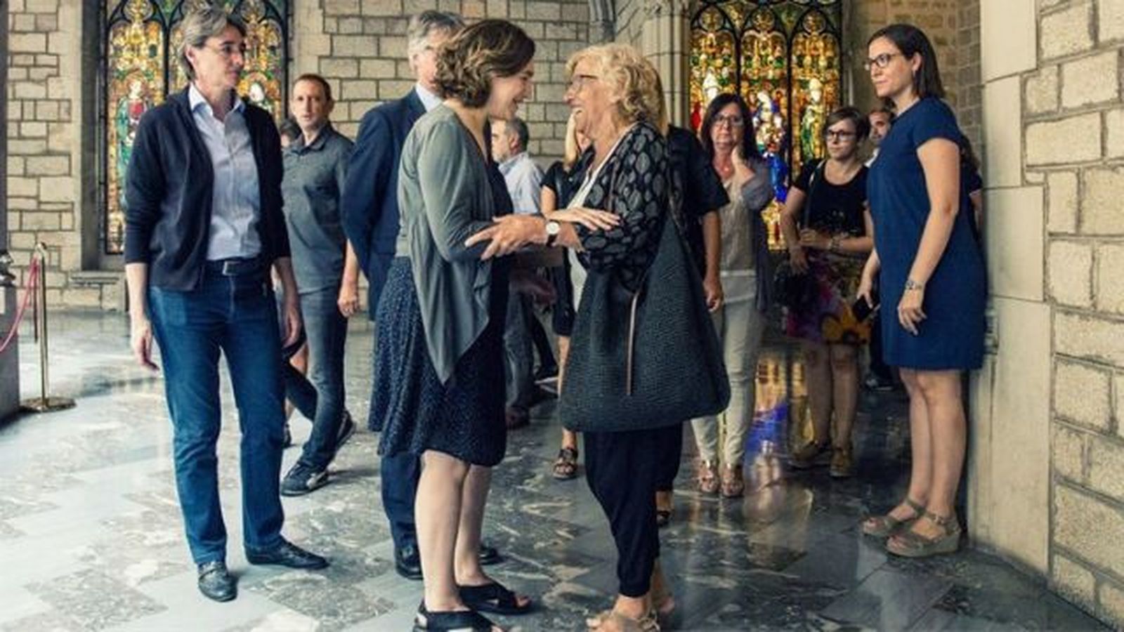 Carmena: "Quiero estar con Barcelona y Cataluña. Os quiero y sé que sufrís"