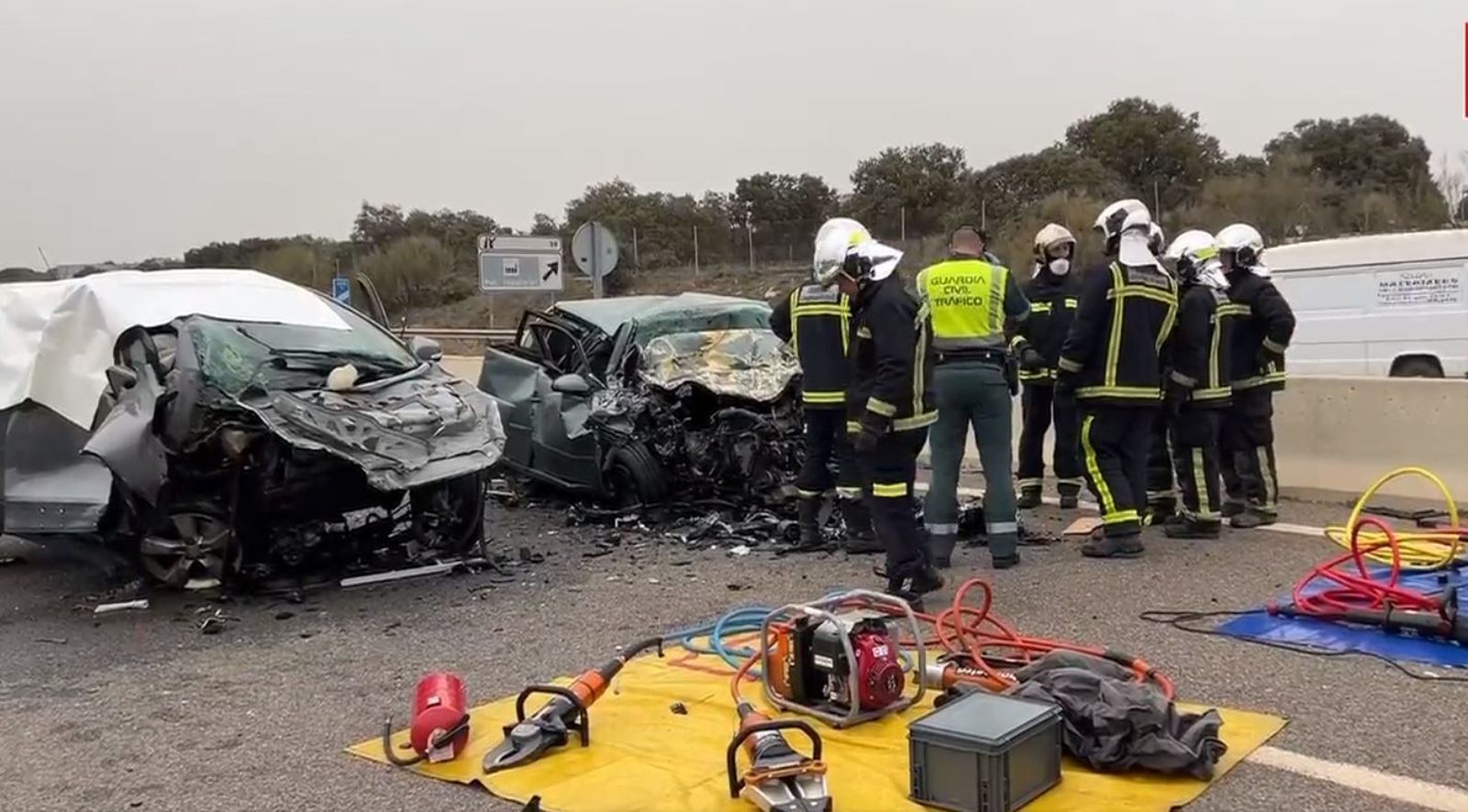 Una mujer de 71 años que circulaba en dirección prohibida y un joven de 24 años mueren al colisionar frontalmente en la carretera de los Pantanos