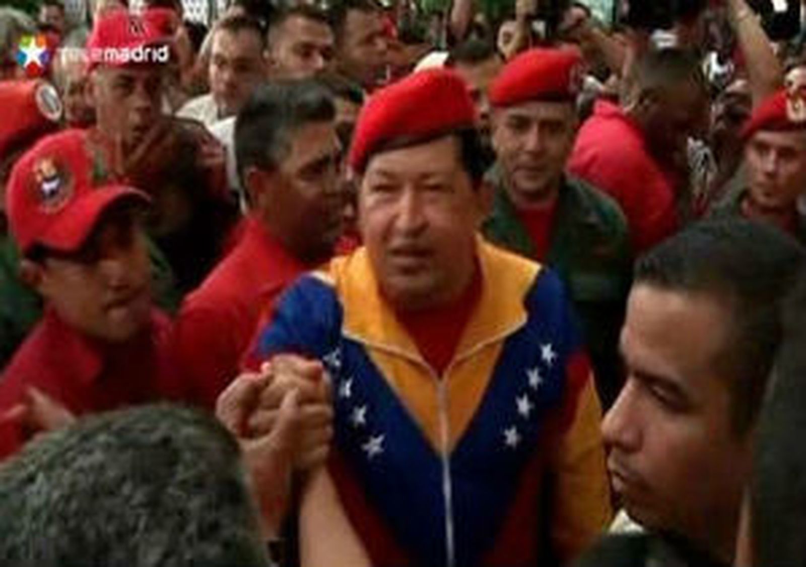 Chávez se inscribe como candidato entre canciones y promesas de socialismo