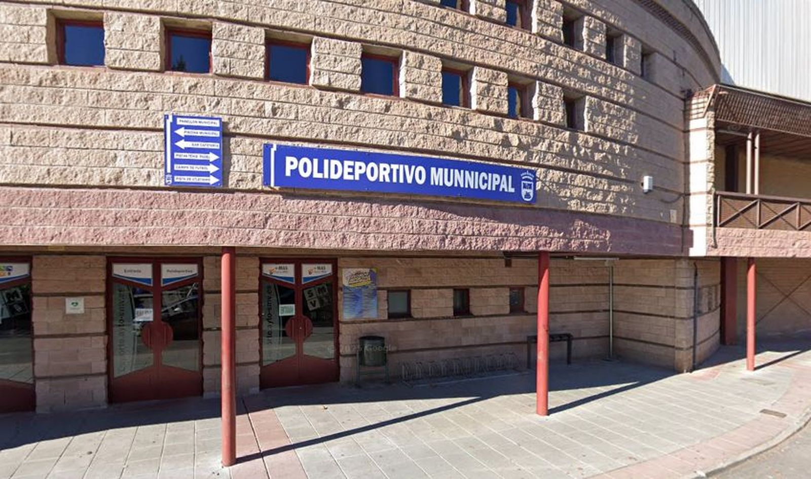 Exterior del polideportivo municipal de San Martín de la Vega