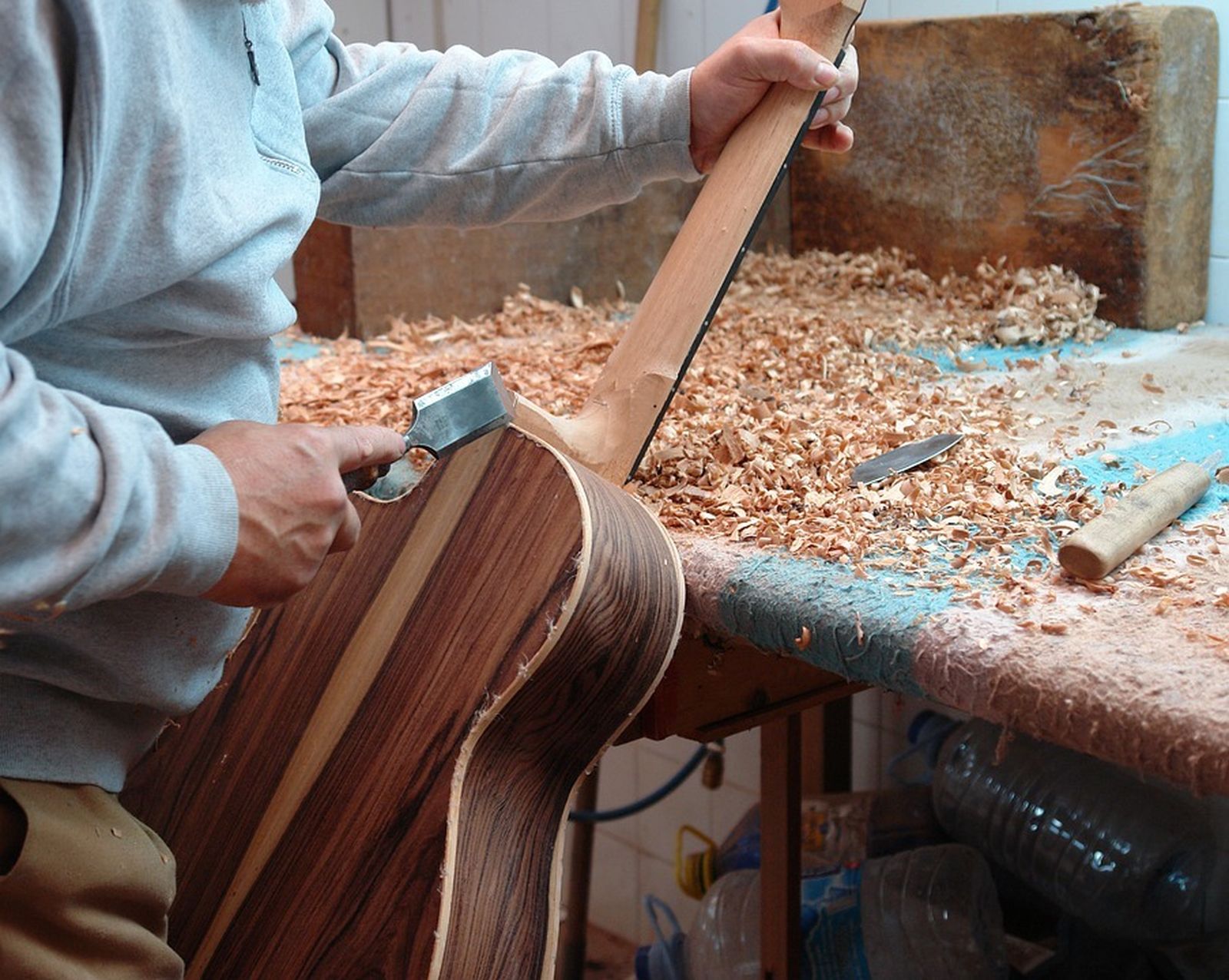 El Cazatalentos: un luthier moderno