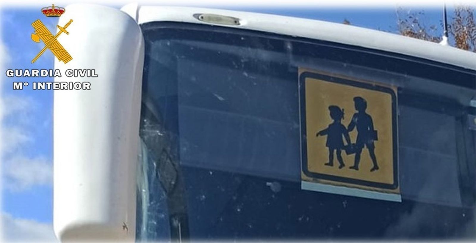 Conducía un autobús escolar con 35 menores cuadriplicando la tasa de alcohol