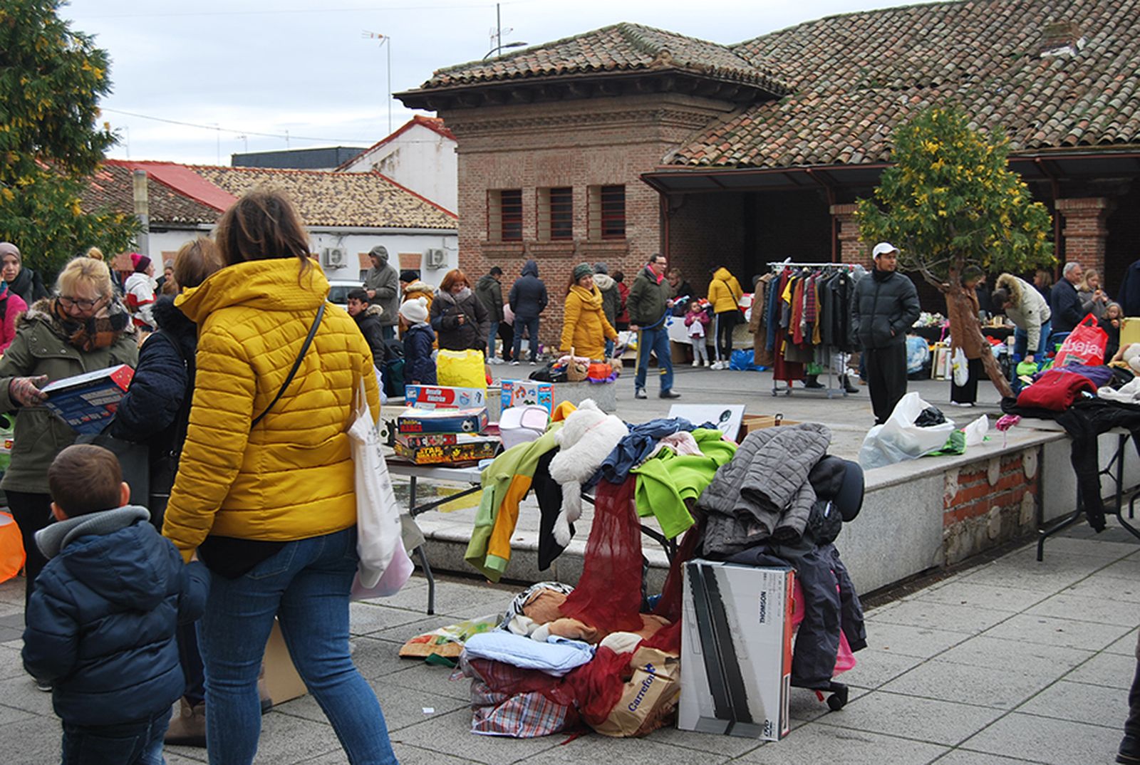 Celebración del mercadillo vecinal de Parla