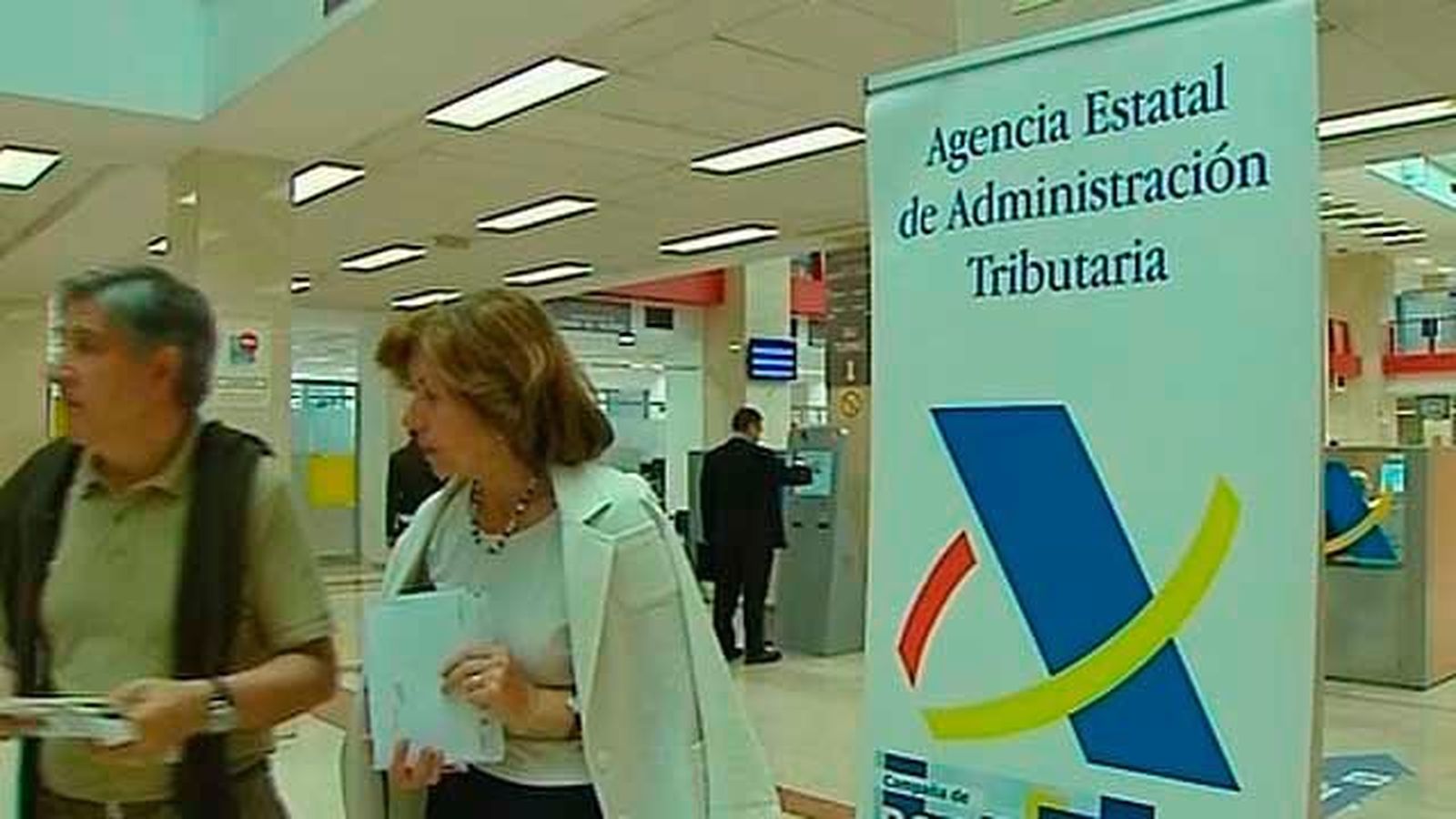 Los contribuyentes del IRPF con rentas de entre 13.000  y 16.000 euros ahorrarán 300 euros este año