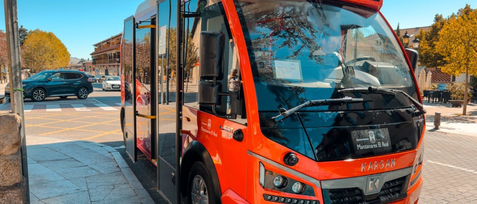 Autobús eléctrico que conecta Manzanares El Real con La Pedriza