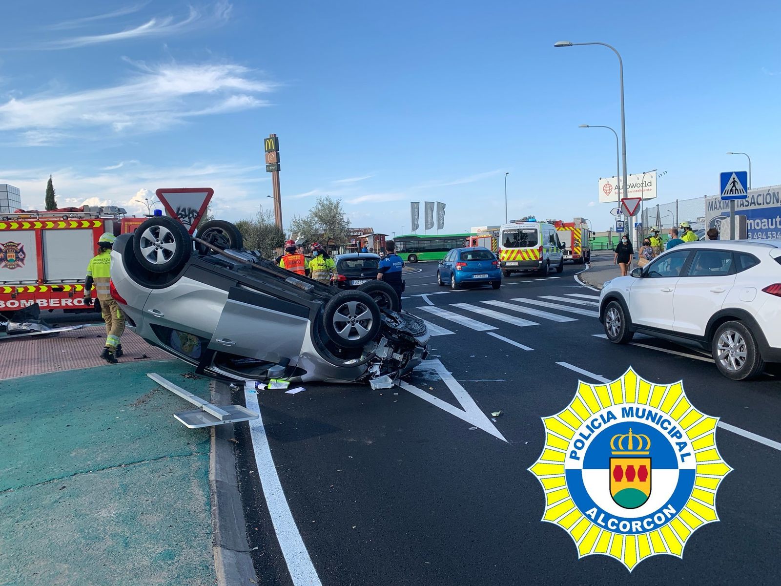 Vehículo volcado en Alcorcón