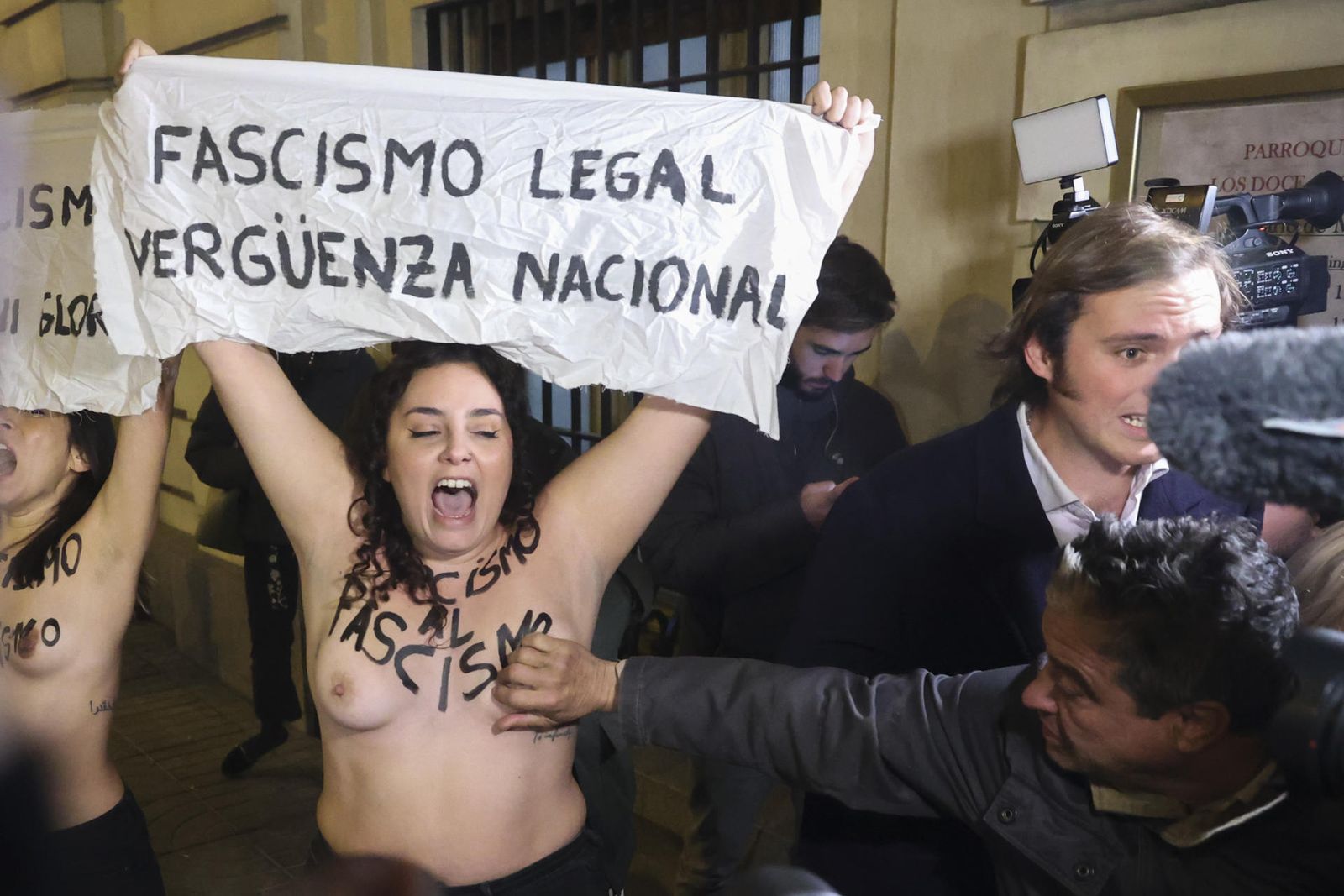 El presunto agresor de dos activistas de Femen en un acto por Franco en Madrid
