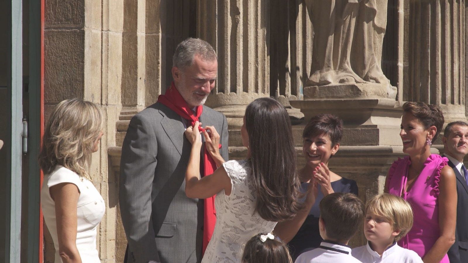 Letizia y Felipe VI, con su pañuelo pamplonica al cuello en la foto más divertida