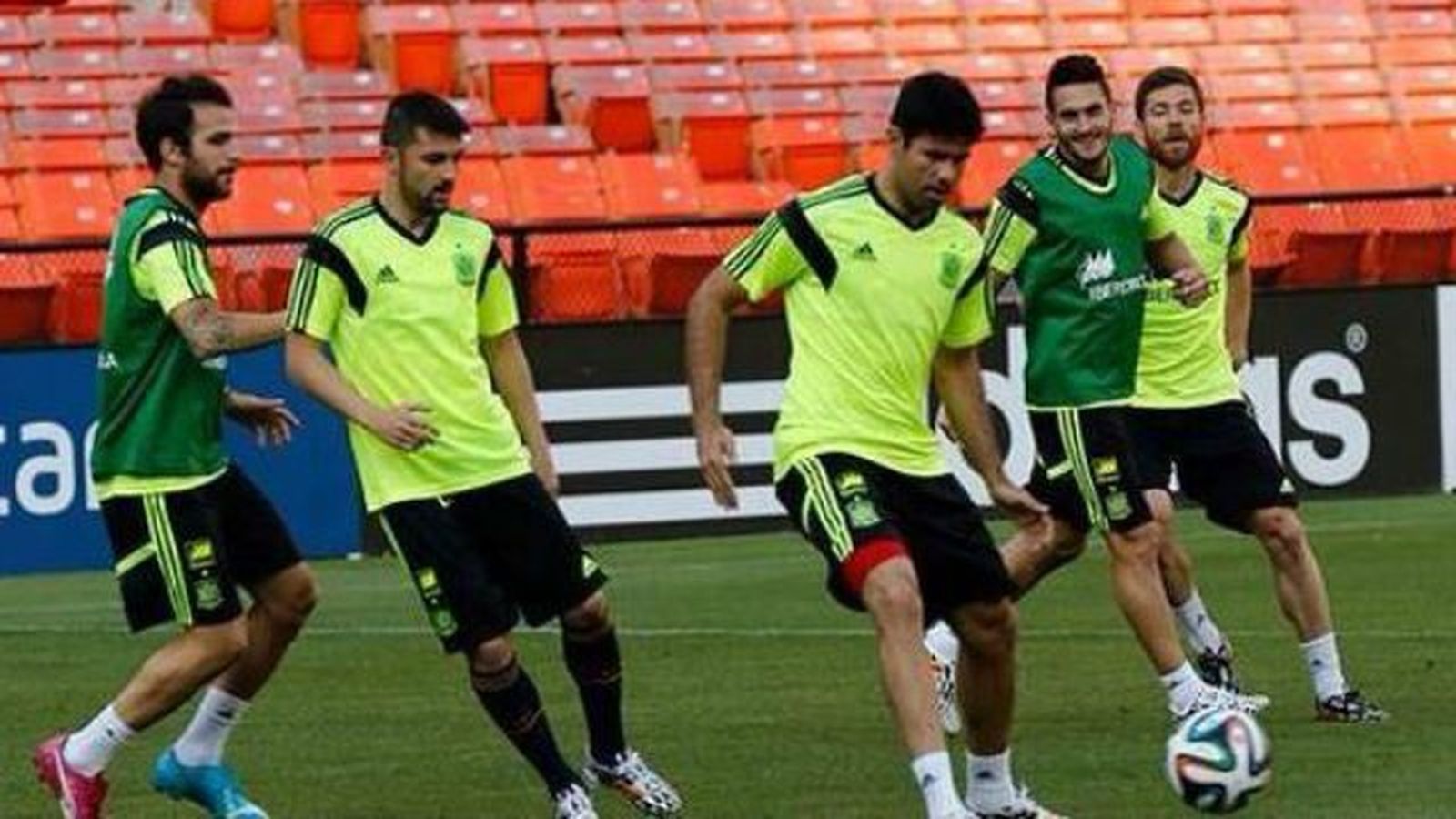 España completa una doble sesión con Diego Costa goleando