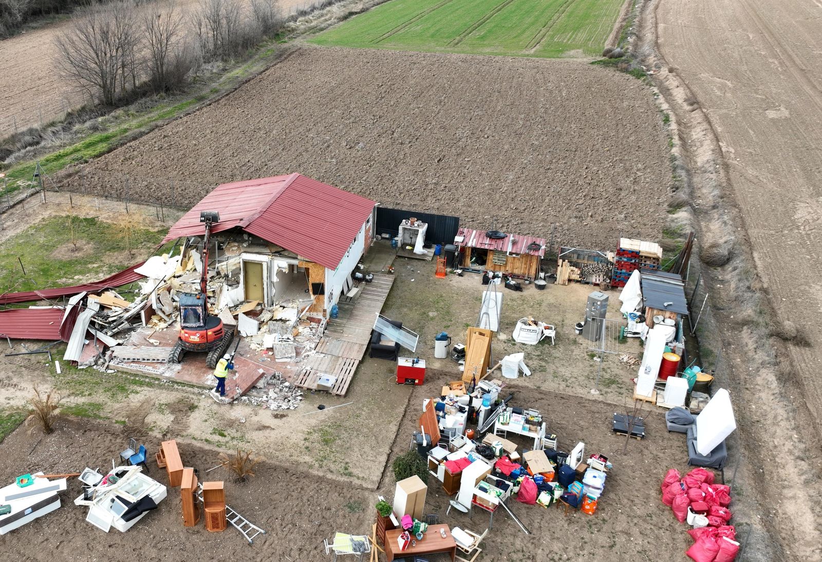 Demolición de una vivienda en terreno protegido