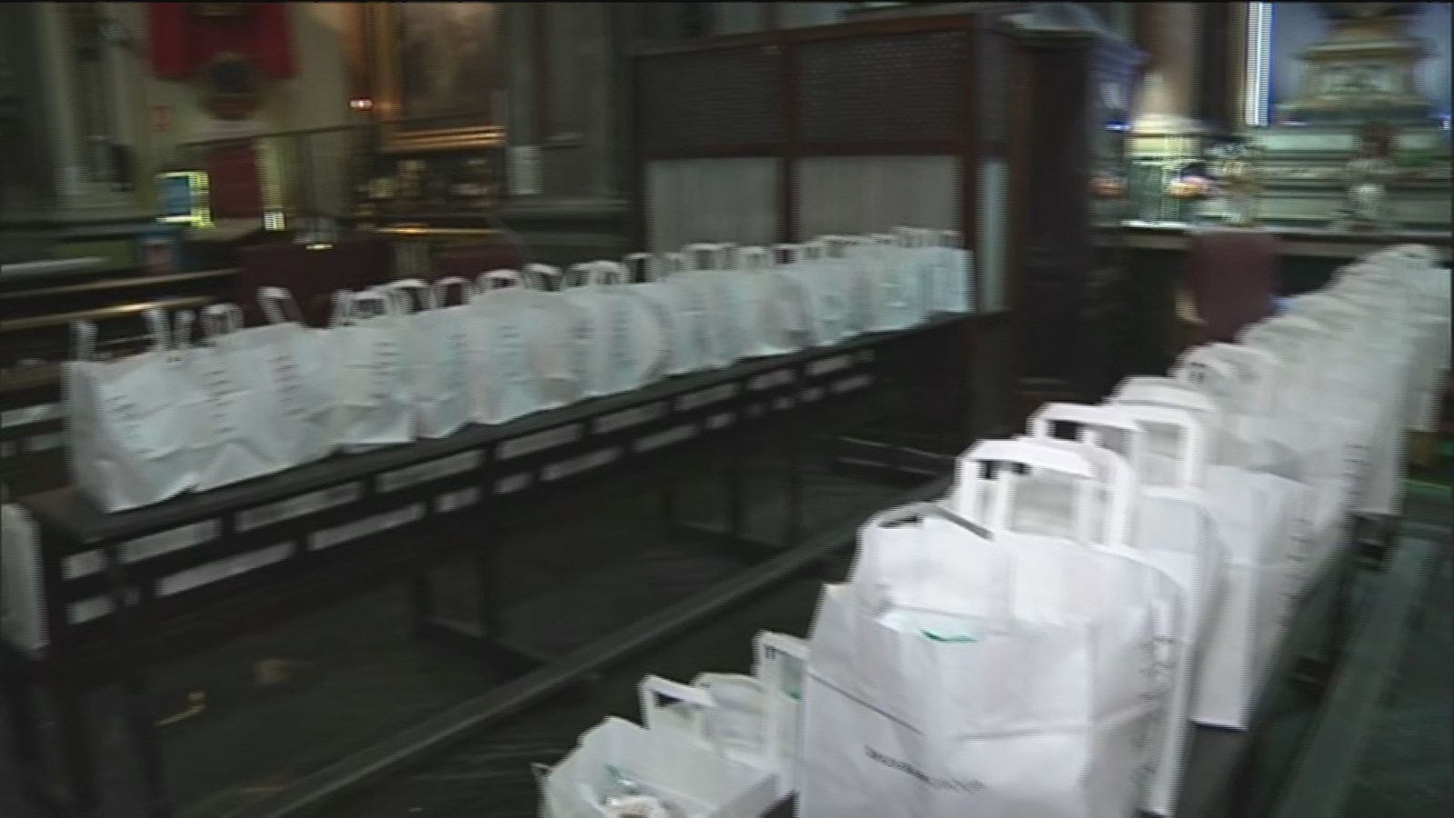 La ONG del Padre Ángel ofrece su tradicional cocido con más de 200 menús para los más desfavorecidos