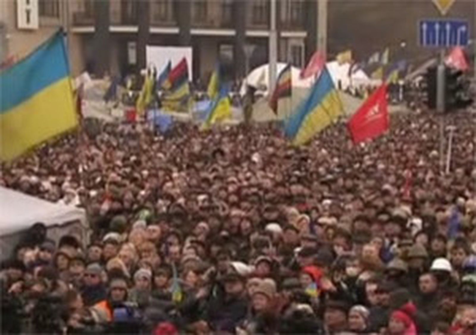 La oposición ucraniana desaloja el Ayuntamiento de Kiev