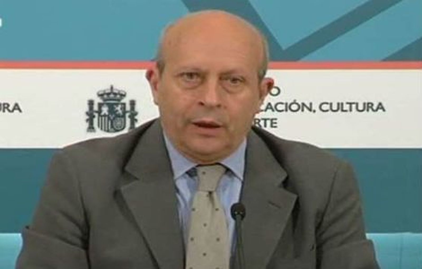 Wert dice que se va a reconsiderar la nota del 6,5 para optar a una beca