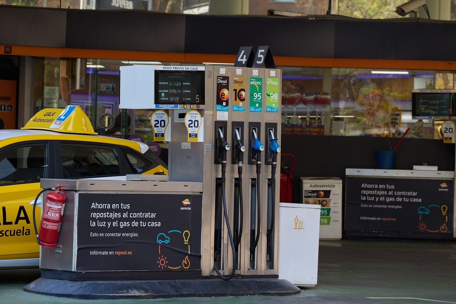 Cuerpo: Las gasolineras ya trasladan en torno al 90% de rebajas fiscales al precio de combustibles