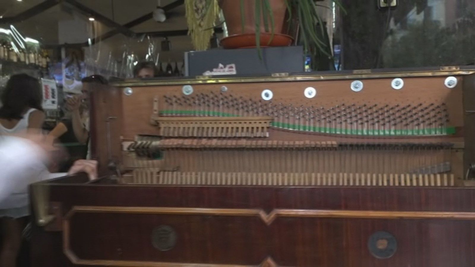 La actuación del local castizo más cercano a la Iglesia de la Virgen de la Paloma