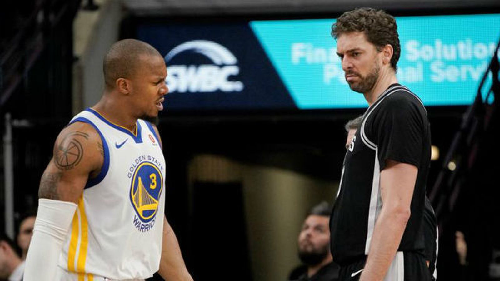 Pau Gasol ante los Warriors