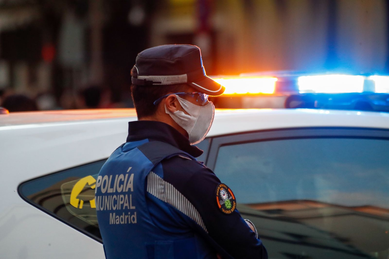 Un agente de la Policía Municipal de Madrid de vigilancia
