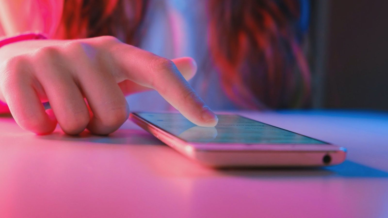 ¿Es viable retirar el teléfono móvil al adolescente que está acostumbrado a vivir pegado a él?