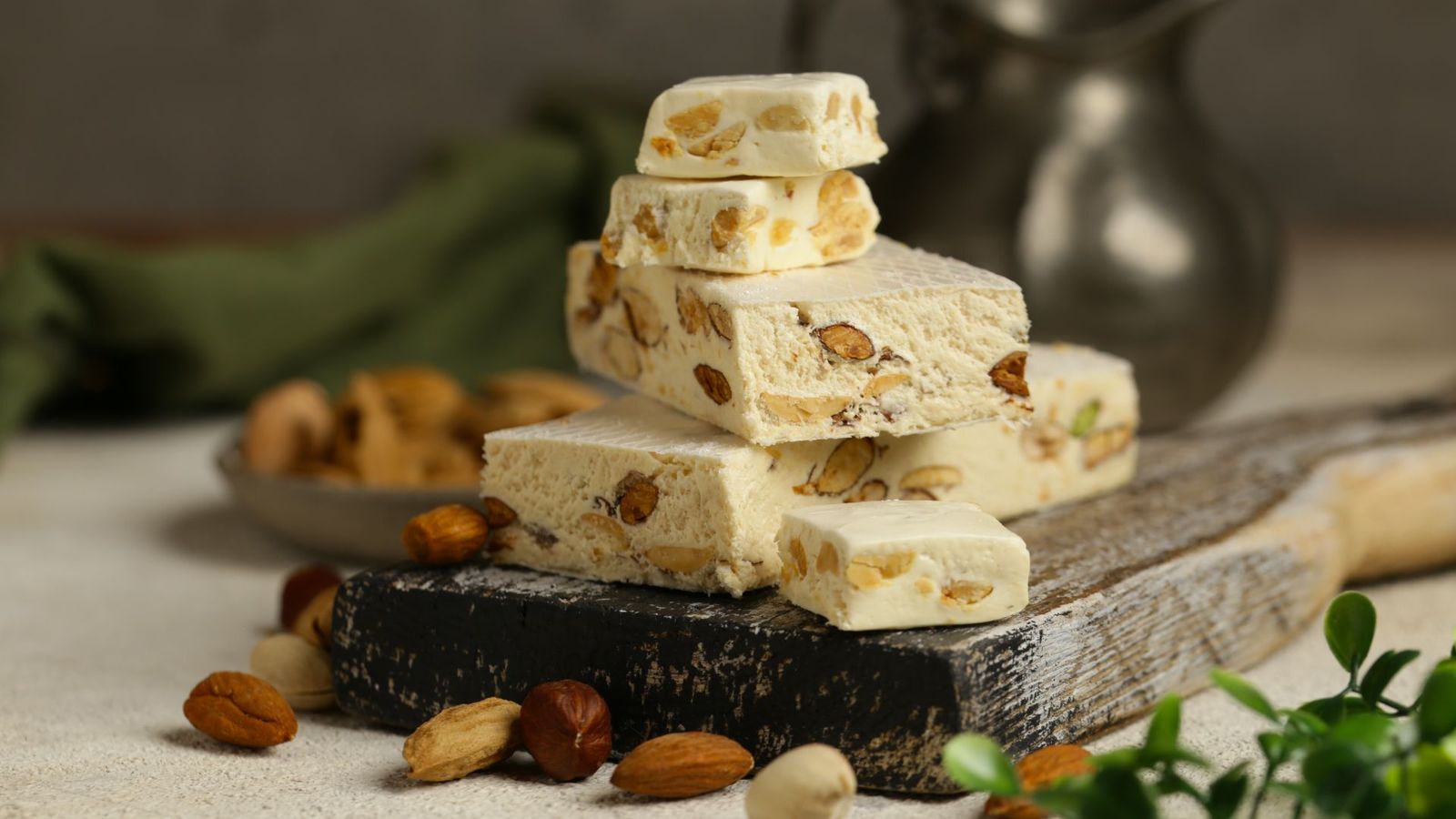 Así se fabrica el turrón de una de las pastelerías más antiguas de España