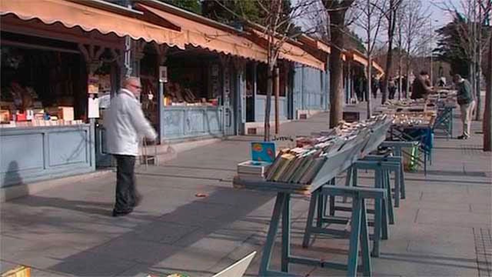 Nuevo mobiliario y una caseta cultural para dinamizar la Cuesta de Moyano